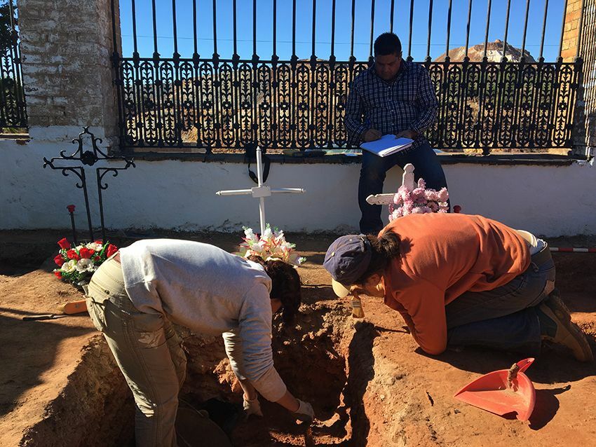 España sigue excavando su pasado mientras miles de familias buscan cerrar la historia que les fue arrebatada