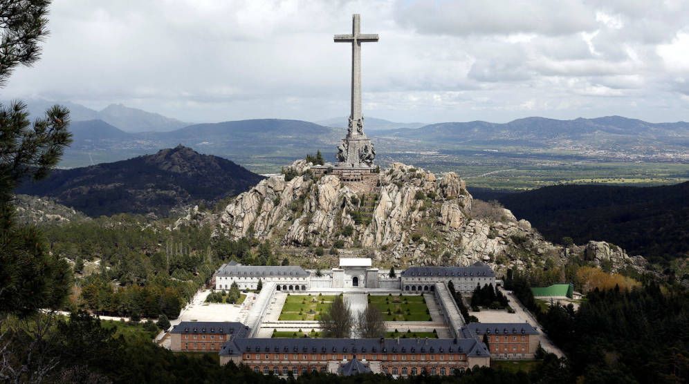 La cruz que divide a la Iglesia