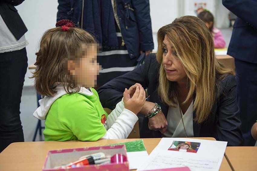 Susana con niña comedores