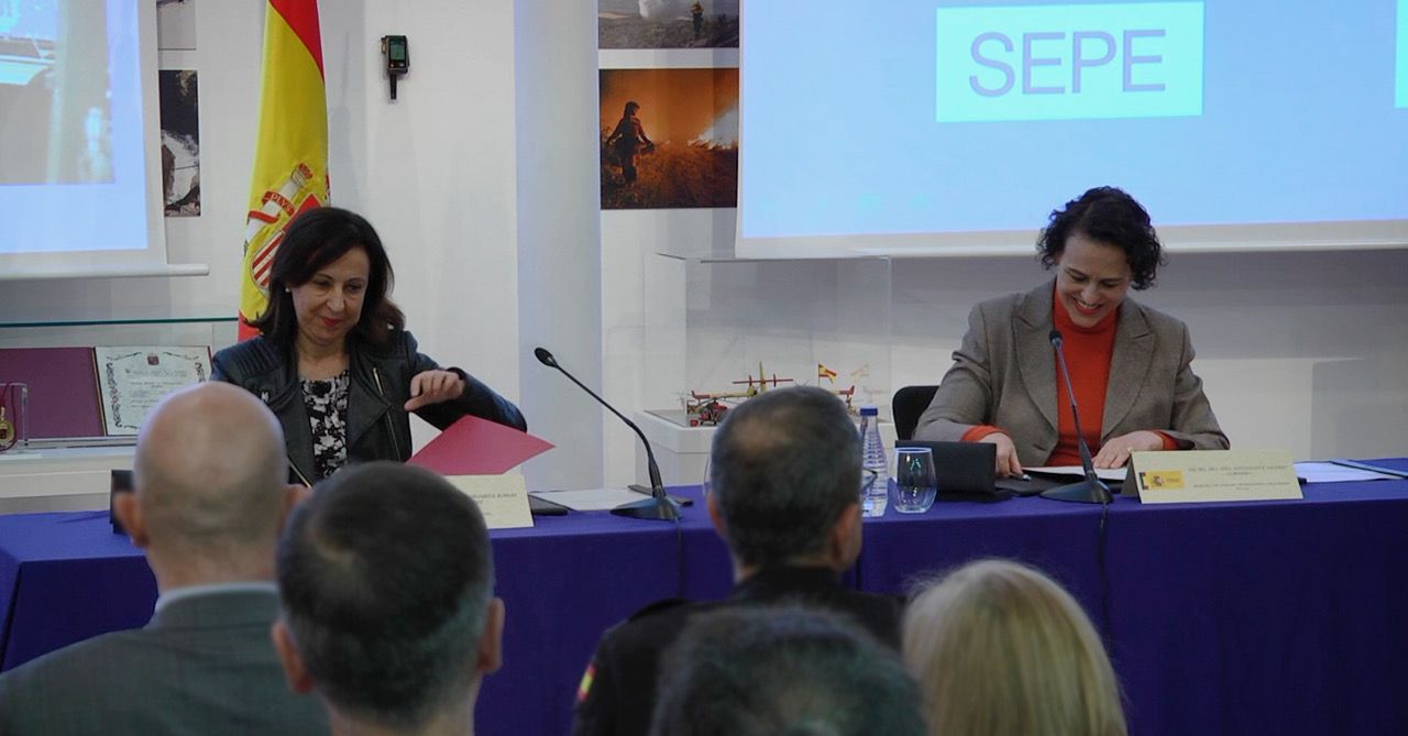 Trabajo y Defensa firman un Convenio para la formación profesional del personal militar
