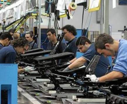 trabajadores_fabrica-18300.jpg