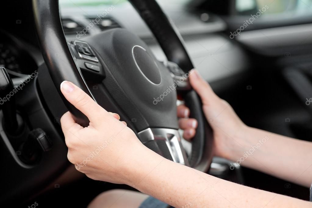 foto mujer al volante
