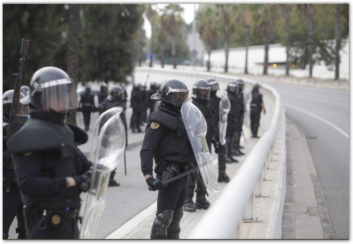 Agentes del GRS de la Guardia Civil