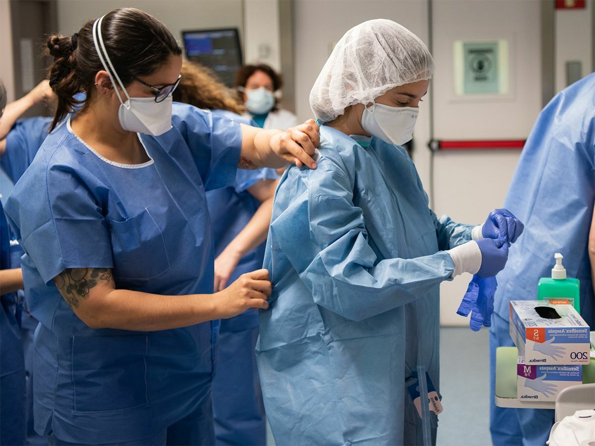 Guerreras invisibles. Enfermeras luchan contra el virus en lo peor de la pandemia.