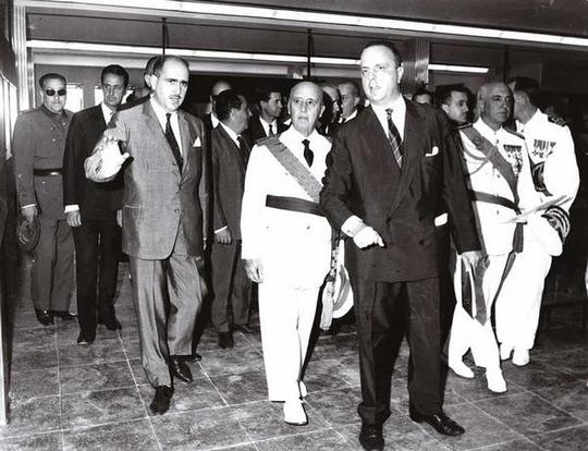 el-dictador-franco-y-fraga.jpg