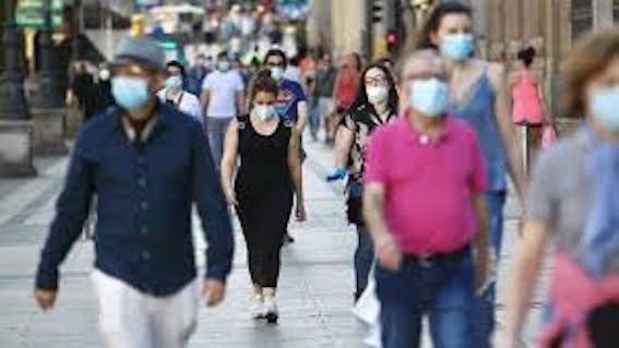 Ciudadanos con mascarillas