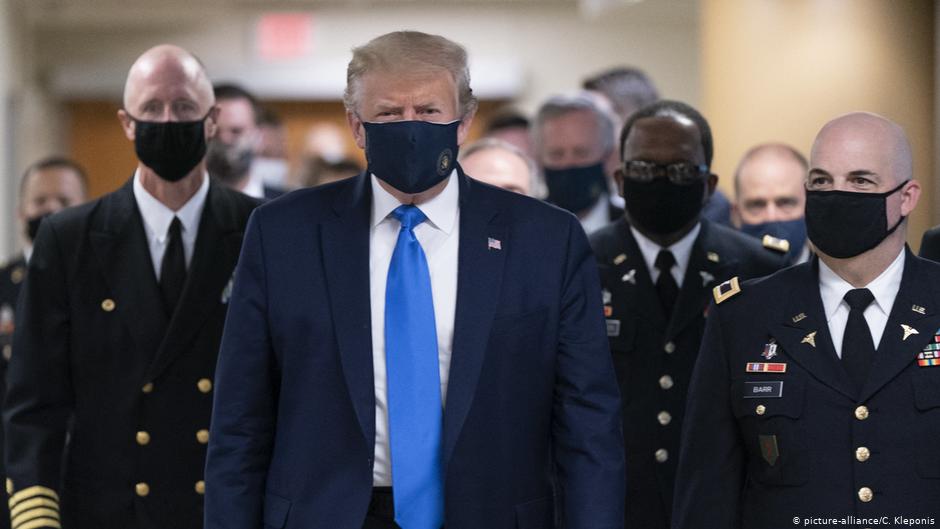 Trump con mascarilla