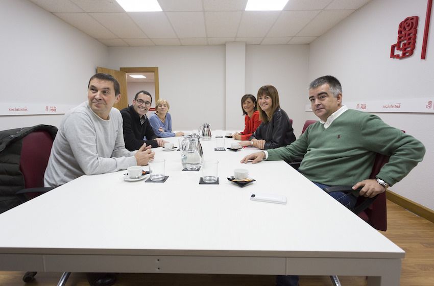 Reunión entre PSE-EE y Bildu