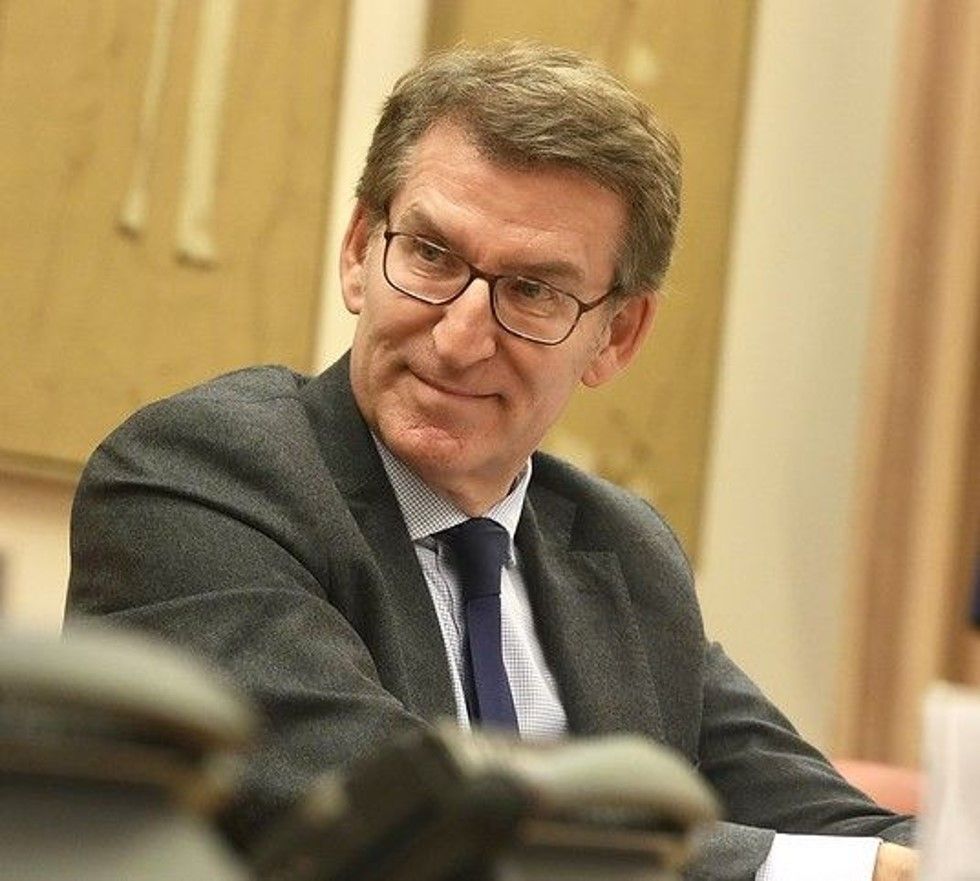 Feijóo rompe su silencio en terreno abonado y ensaya una defensa insostenible del PP ante el caso Montoro