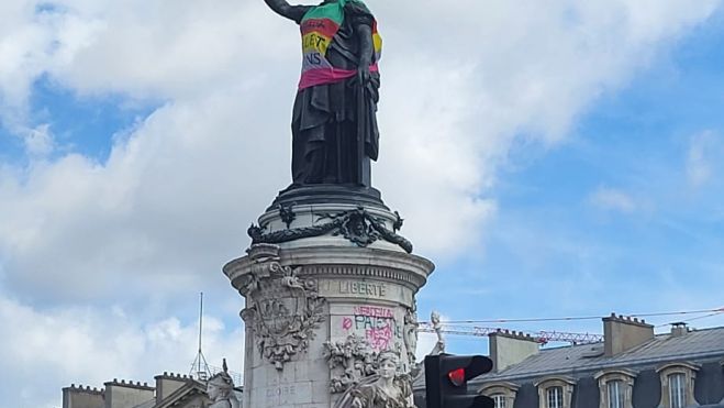 Plaza de la Republica de Paris vandalizada por los seguidores del Nuevo Frente Popular Plaza de la Republica de Paris vandalizada por los seguidores del Nuevo Frente Popular