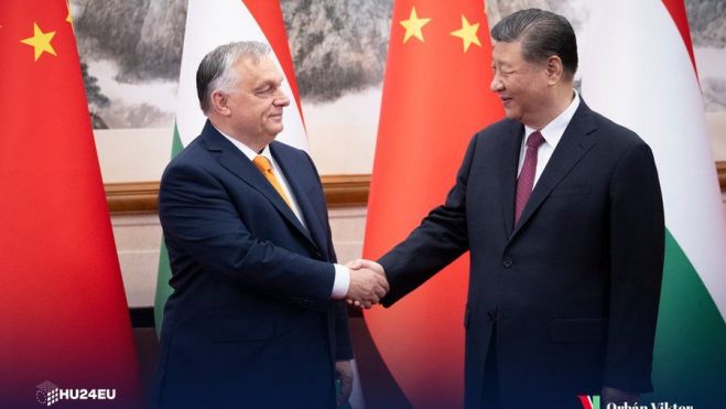El primer ministro húngaro, Viktor Orbán con el presidente de China, Xi Jinping El primer ministro húngaro, Viktor Orbán con el presidente de China, Xi Jinping