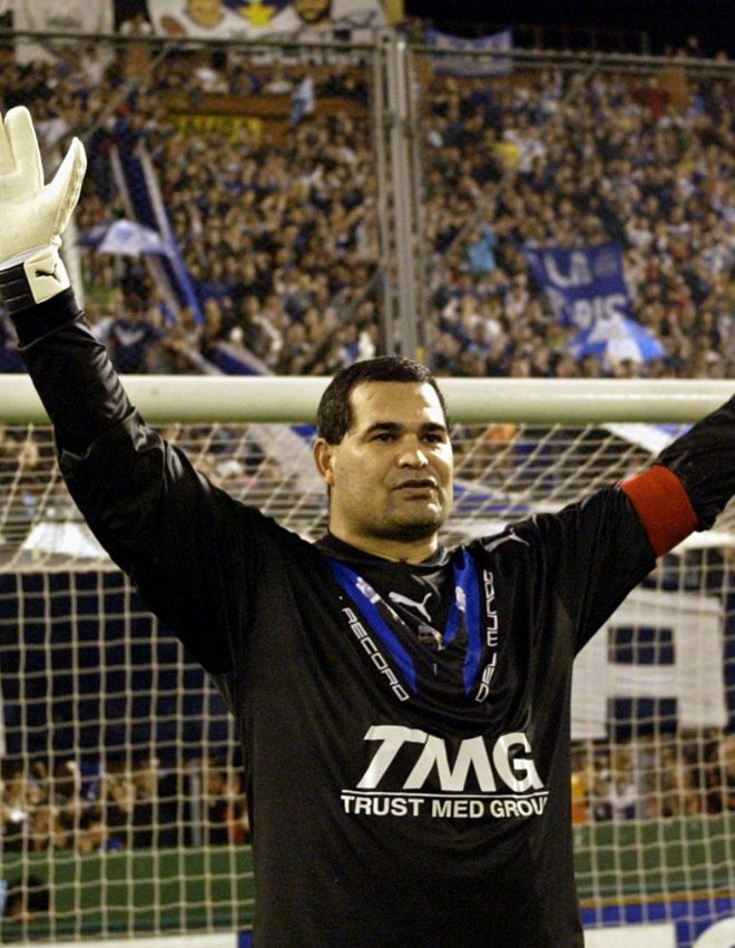 José Luis Chilavert, el loco paraguayo que pateaba tiros libres José Luis Chilavert, el loco paraguayo que pateaba tiros libres