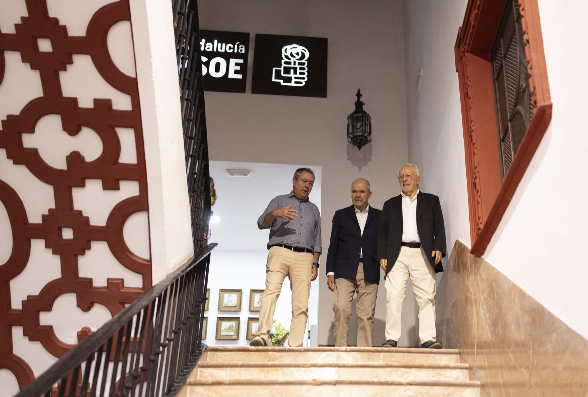 El ex presidente andaluz durante dos décadas ha pisado de nuevo, 14 años después, la sede del PSOE-A para reivindicar su inocencia en el Caso ERE