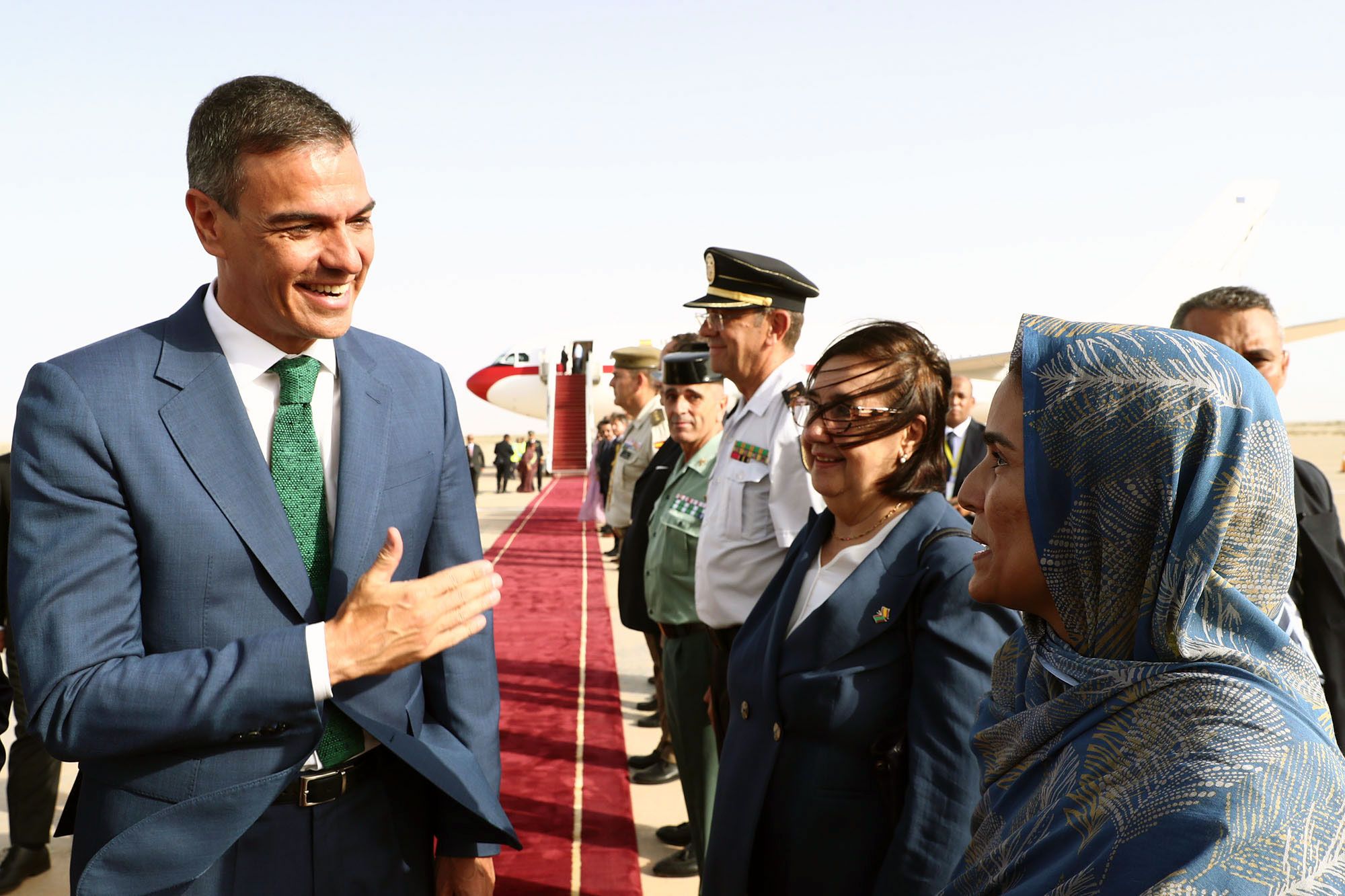 El presidente del Gobierno, Pedro Sánchez, a su llegada al aeropuerto de Nuakchott. Fotos: Pool Moncloa/Fernando Calvo. Nouakchott (Mauritania) 27.8.2024