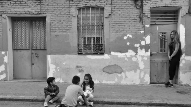 Reconstrucción de la fotografía de Robert Capa en el edificio de la calle Peironcely 10, foto Agustín Millán Reconstrucción de la fotografía de Robert Capa en el edificio de la calle Peironcely 10, foto Agustín Millán