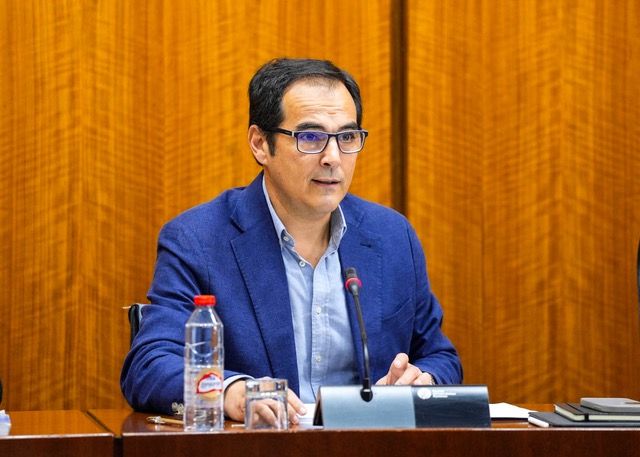 El consejero de Justicia de la Junta andaluza, José Antonio Nieto, este lunes en comisión parlamentaria.