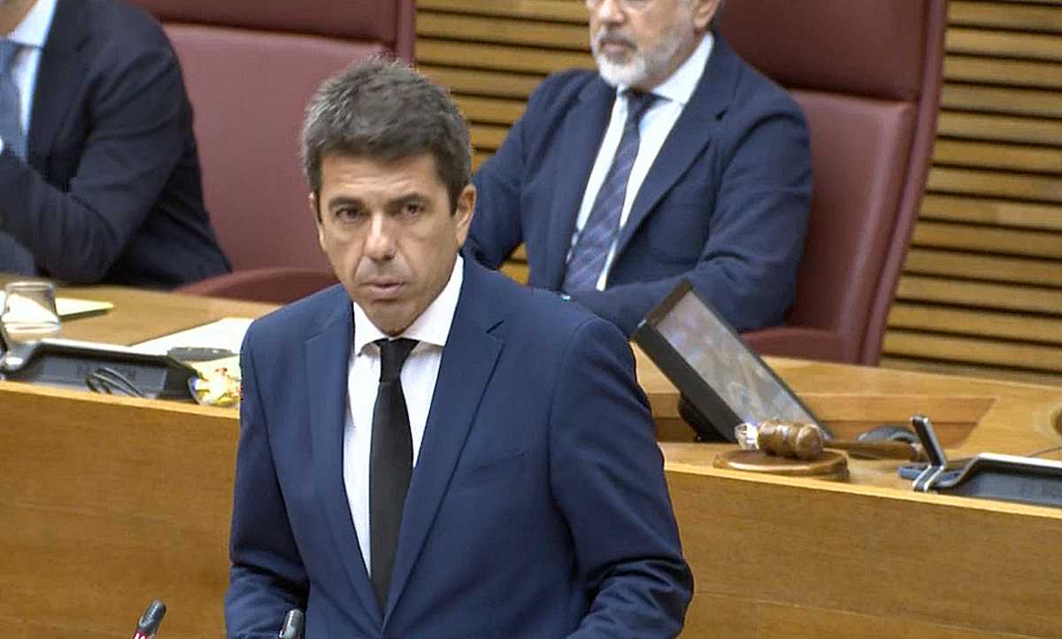 Carlos Mazón, durante su comparecencia en las Corts valencianas.