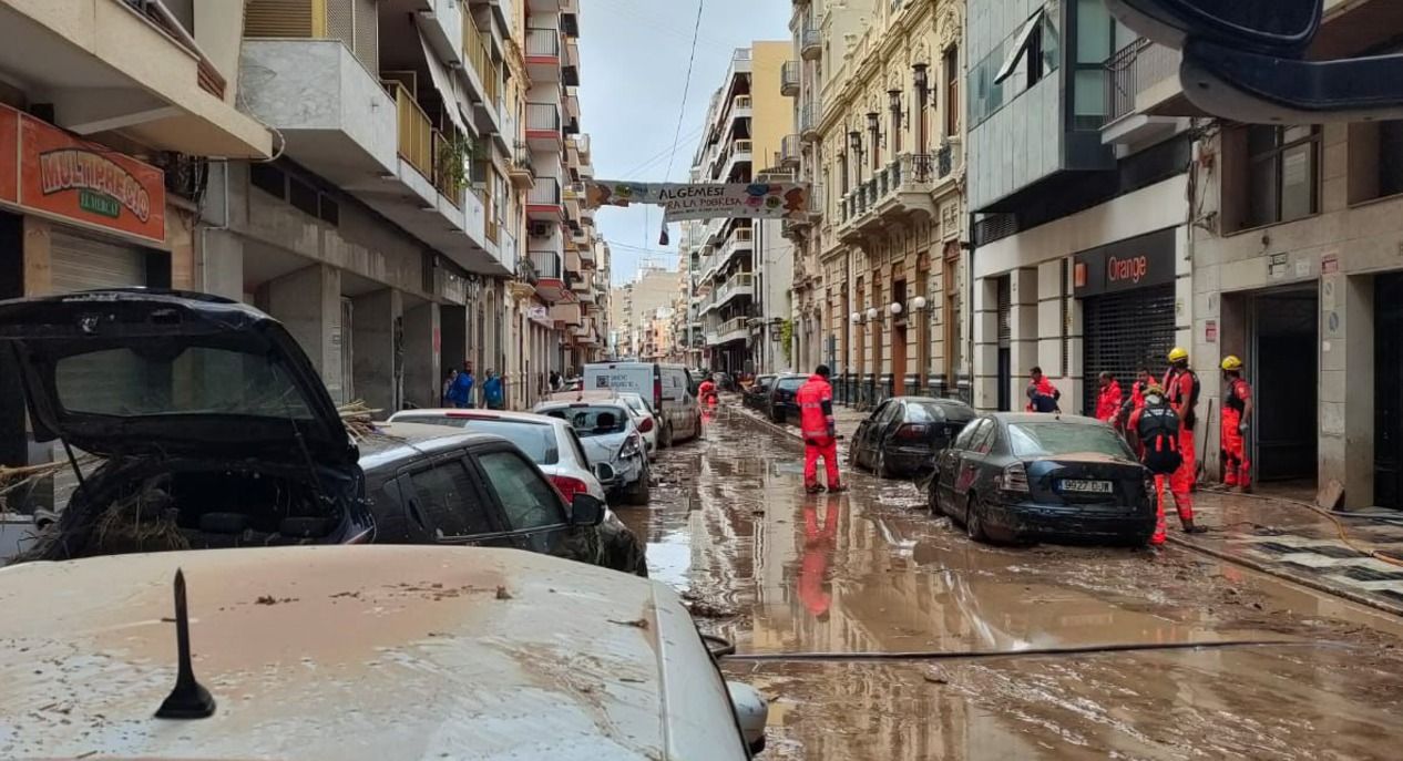 Tareas de limpieza en la zona cero tras la riada de Valencia.