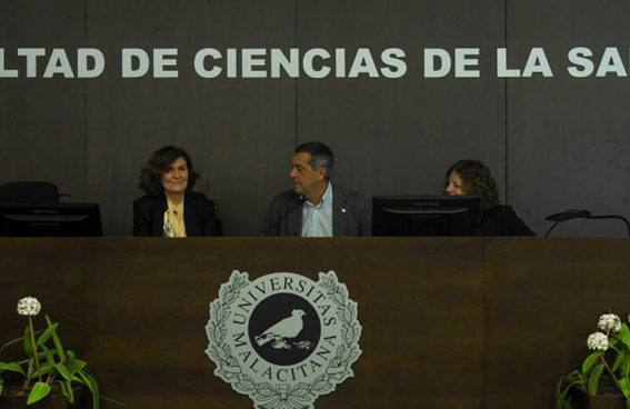 De izquierda a derecha: Carmen Calvo, el rector de la UMA, Teodomiro López, y la vicerrectora de Igualdad de la UMA, María José Berlanga | Foto: Agustín Millán De izquierda a derecha: Carmen Calvo, el rector de la UMA, Teodomiro López, y la vicerrectora de Igualdad de la UMA, María José Berlanga | Foto: Agustín Millán