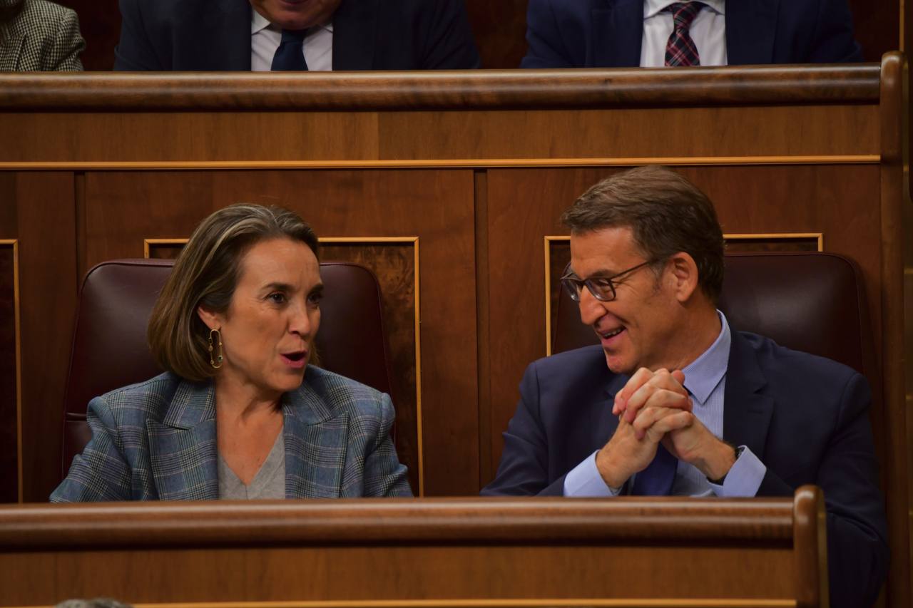 Alberto Núñez Feijóo y Cuca Gamarra en el Congreso en una imagen de archivo | Foto: Agustín Millán