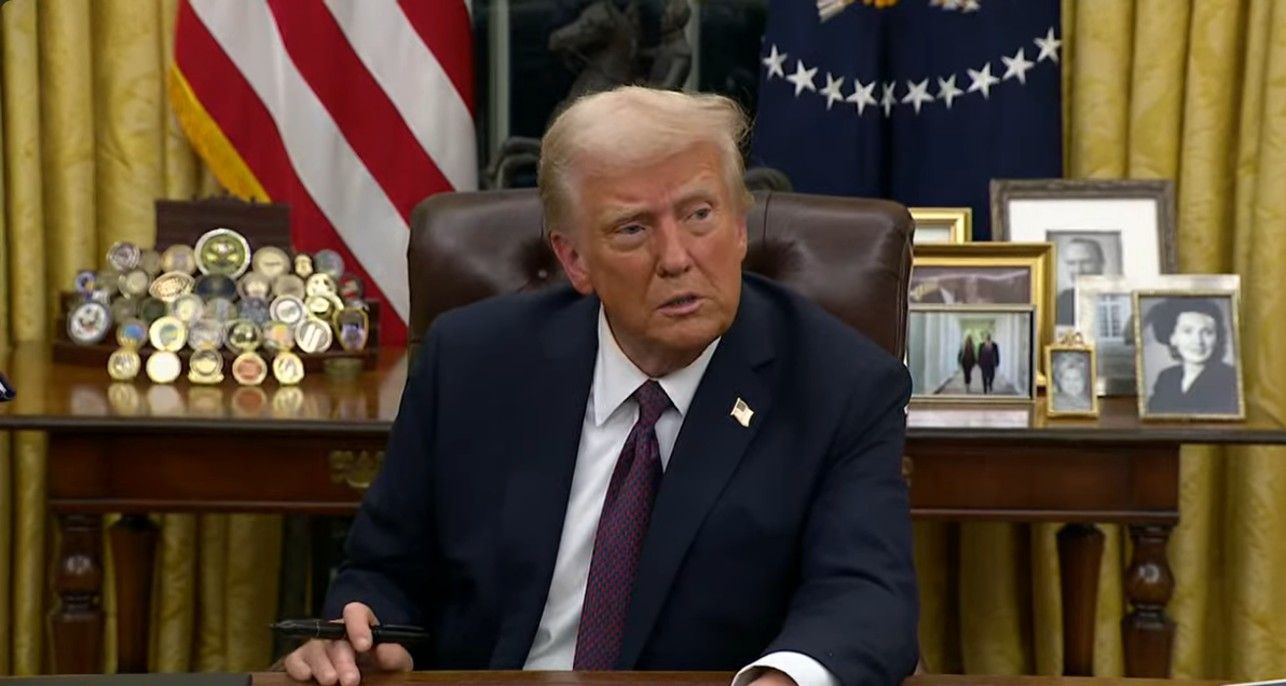 “Dinero por irse”: la nueva política migratoria de Trump que premia la autodeportación
