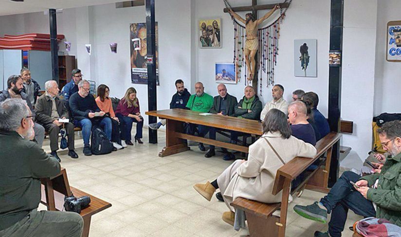 Reunión preparatoria de las protestas del próximo domingo 2 de febrero en la iglesia de San Carlos Borromeo en Madrid