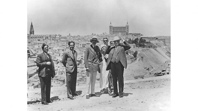 Desde la derecha, William Randolph Hearst (primero) y Arthur Byne, justo al lado, también con sombrero, en una visita a Toledo Archivo Hearst Castle Desde la derecha, William Randolph Hearst (primero) y Arthur Byne, justo al lado, también con sombrero, en una visita a Toledo Archivo Hearst Castle