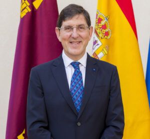 Manuel-Villegas-1-300x278
