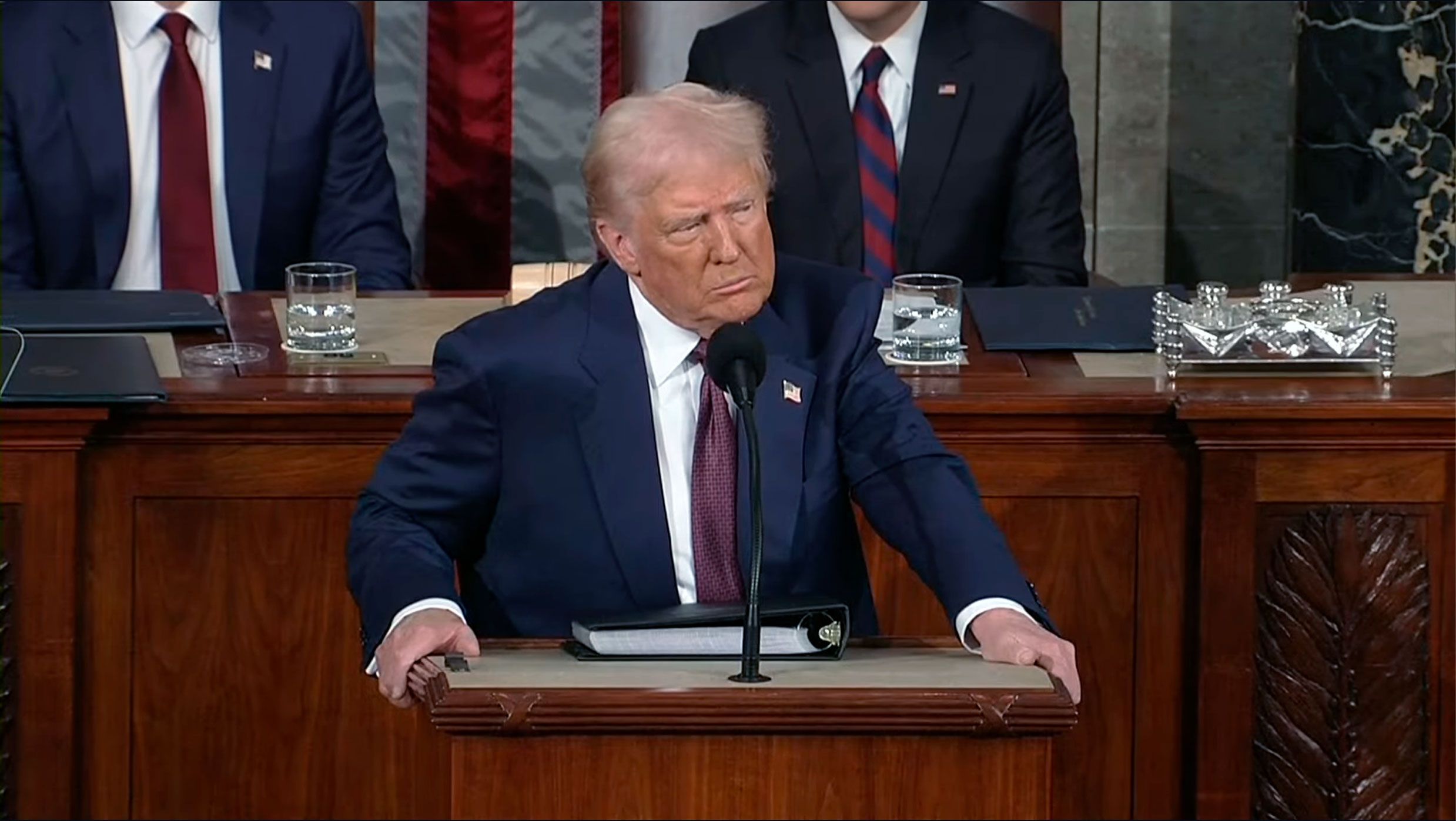Trump desata su cruzada contra la Justicia y exige sumisión al Supremo