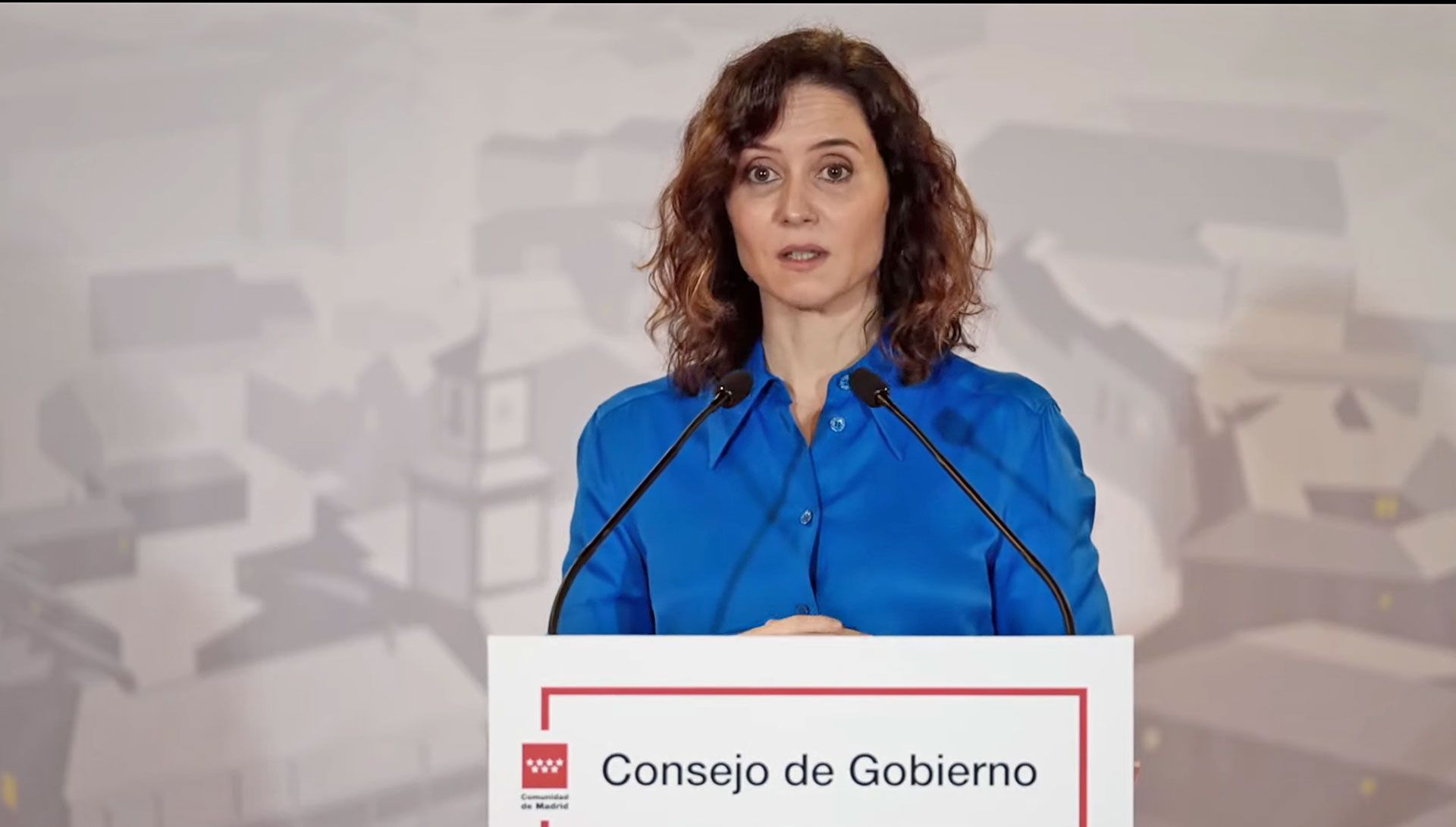 La presidenta de la Comunidad de Madrid, Isabel Díaz Ayuso, hoy en Valdemoro, en cuyo Ayuntamiento se ha celebrado con carácter extraordinario la reunión del Consejo de Gobierno, foto CAM