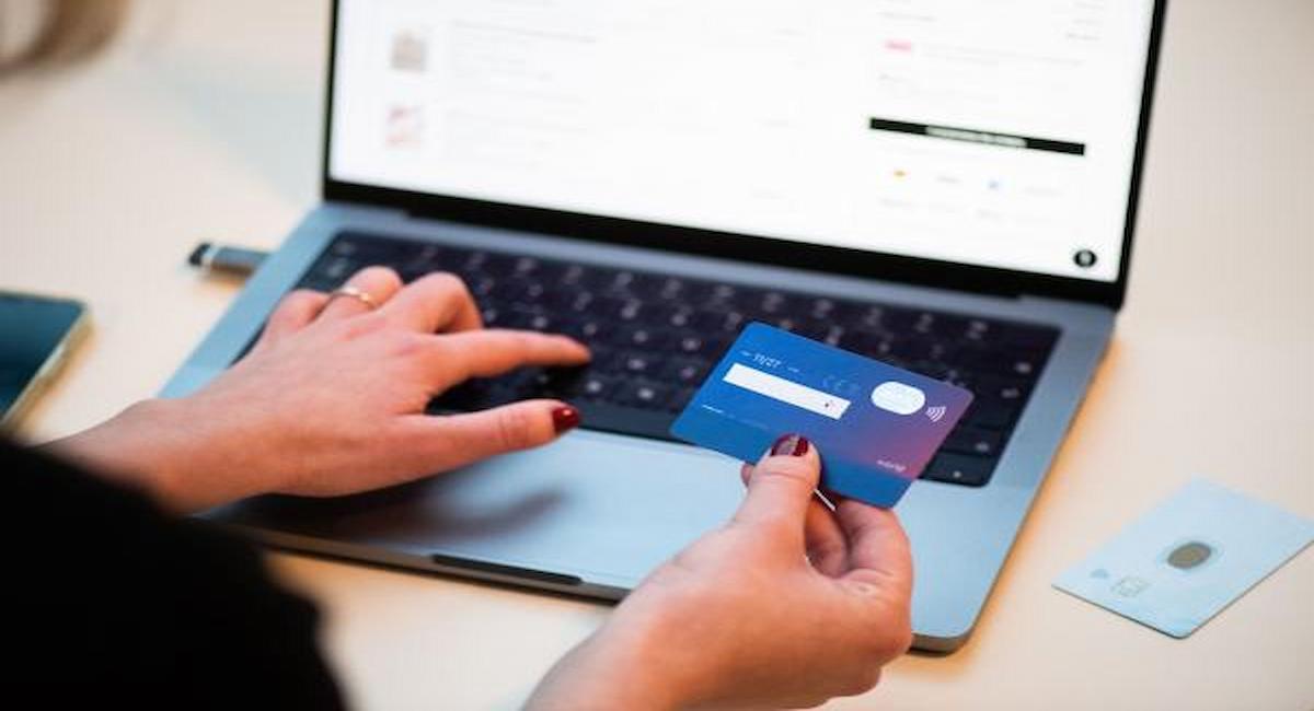Las obligaciones de los comerciantes en materia de información al consumidor están contempladas en la Directiva sobre los derechos de los consumidores y la Directiva sobre el comercio electrónico. | Foto: UE