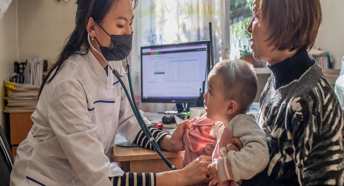 Los niños menores de cinco años representan más del 40% de los casos notificados en la región, que comprende 53 países de Europa y Asia Central que tratan de luchar contra los nuevos casos de sarampión. | Foto:  UNICEF/Anush Babajanyan