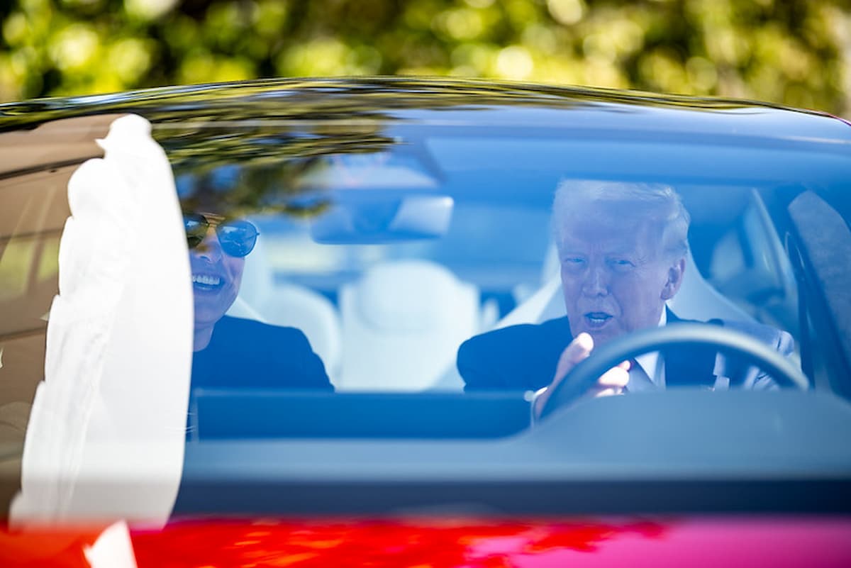 Virus Trump Musk25