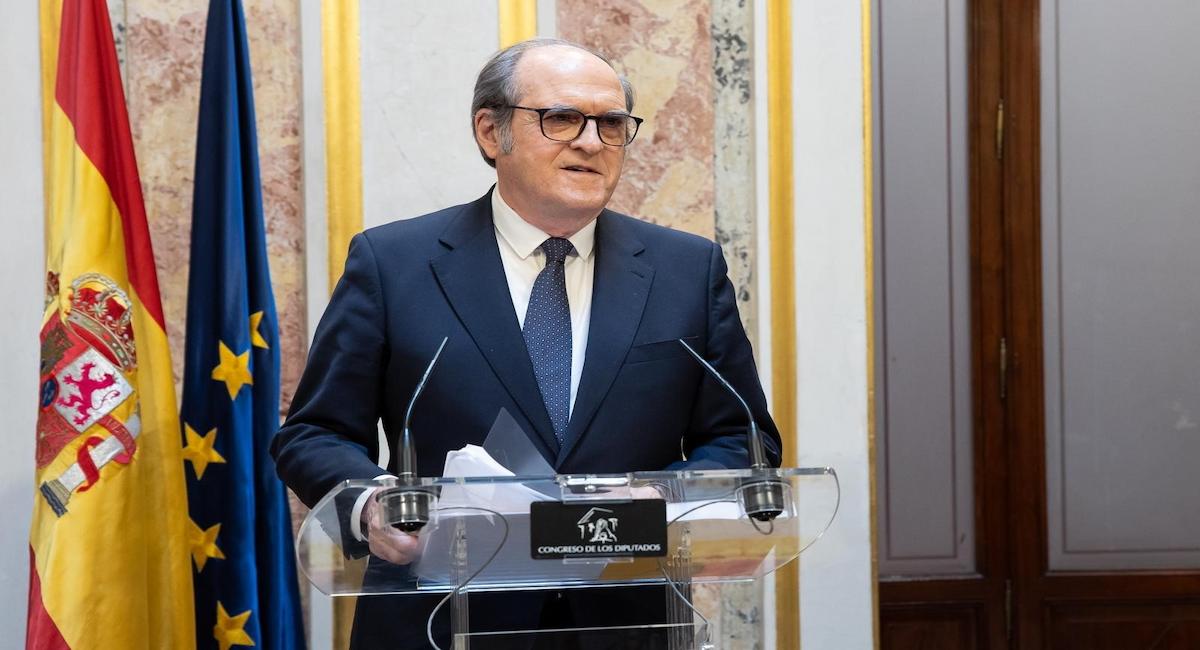 El Defensor del Pueblo, Ángel Gabilondo, durante la presentación de su informe anual 2024, en la que se refirió al retraso en el establecimiento de ZBE.  | Foto: Congreso/Povedano