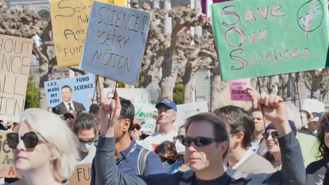 Protesta de científicos tras los recortes anunciados por Donald Trump en Nueva York
