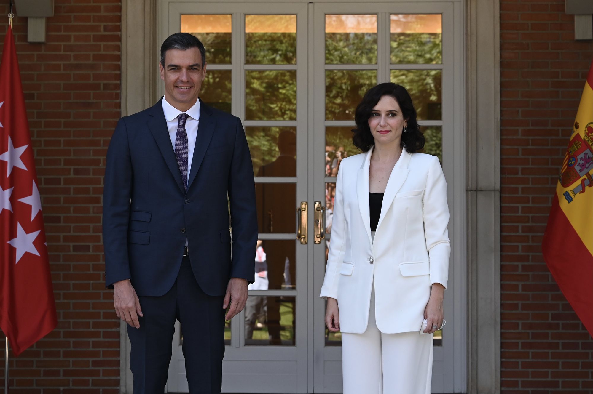 La falsa dicotomía Ayuso Sánchez son lo mismo