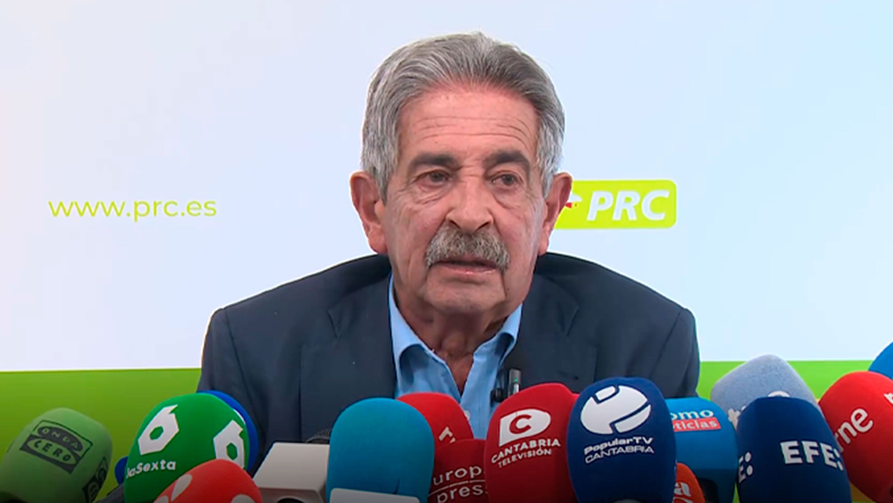 El secretario general del PRC, Miguel Ángel Revilla, en rueda de prensa.