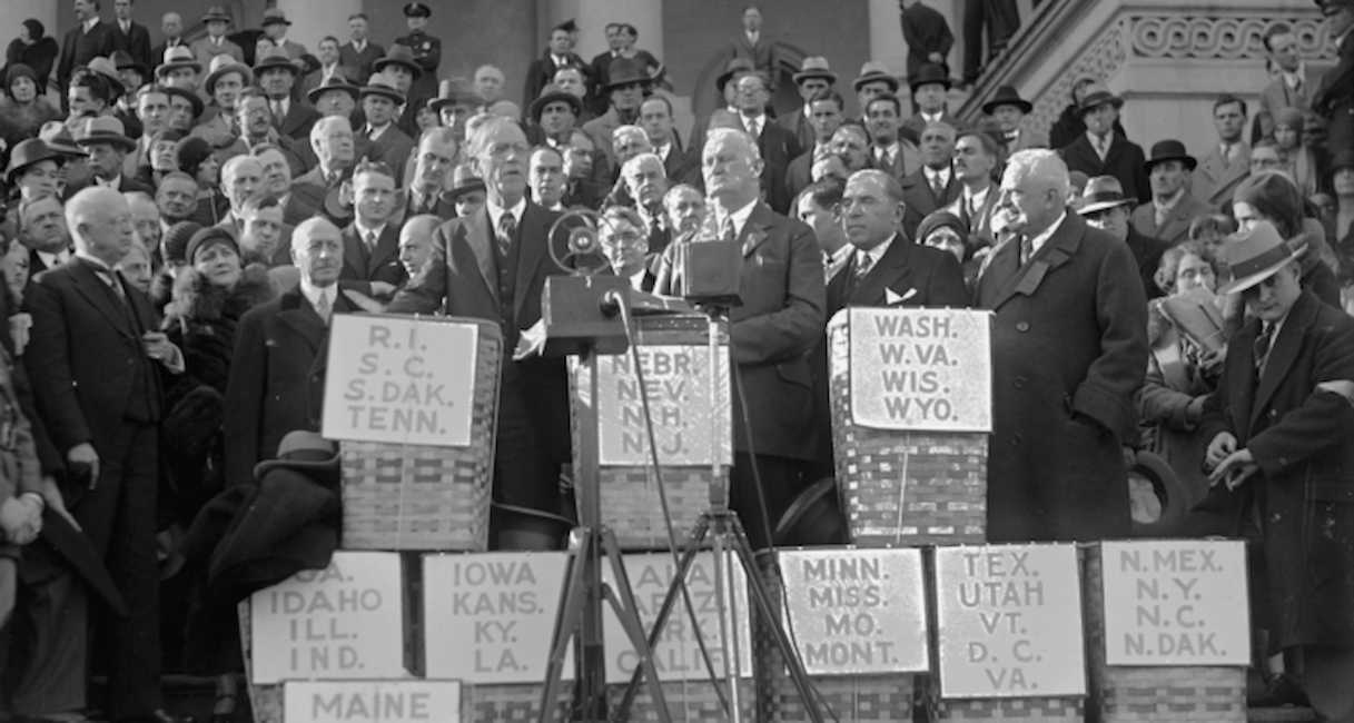 La Ley Smoot Hawley sobre aranceles, que convirtió una recesión en una Gran Depresión en 1930, pasó a la historia de la economía