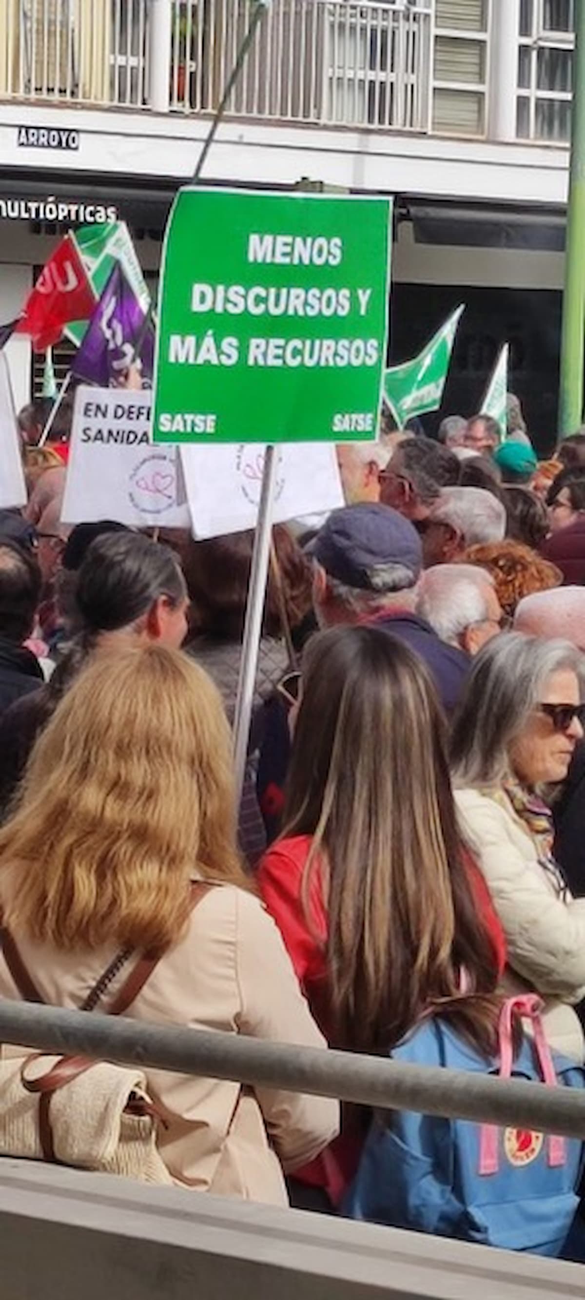 Un momento de la manifestación en defensa de la sanidad pública en Sevilla Un momento de la manifestación en defensa de la sanidad pública en Sevilla