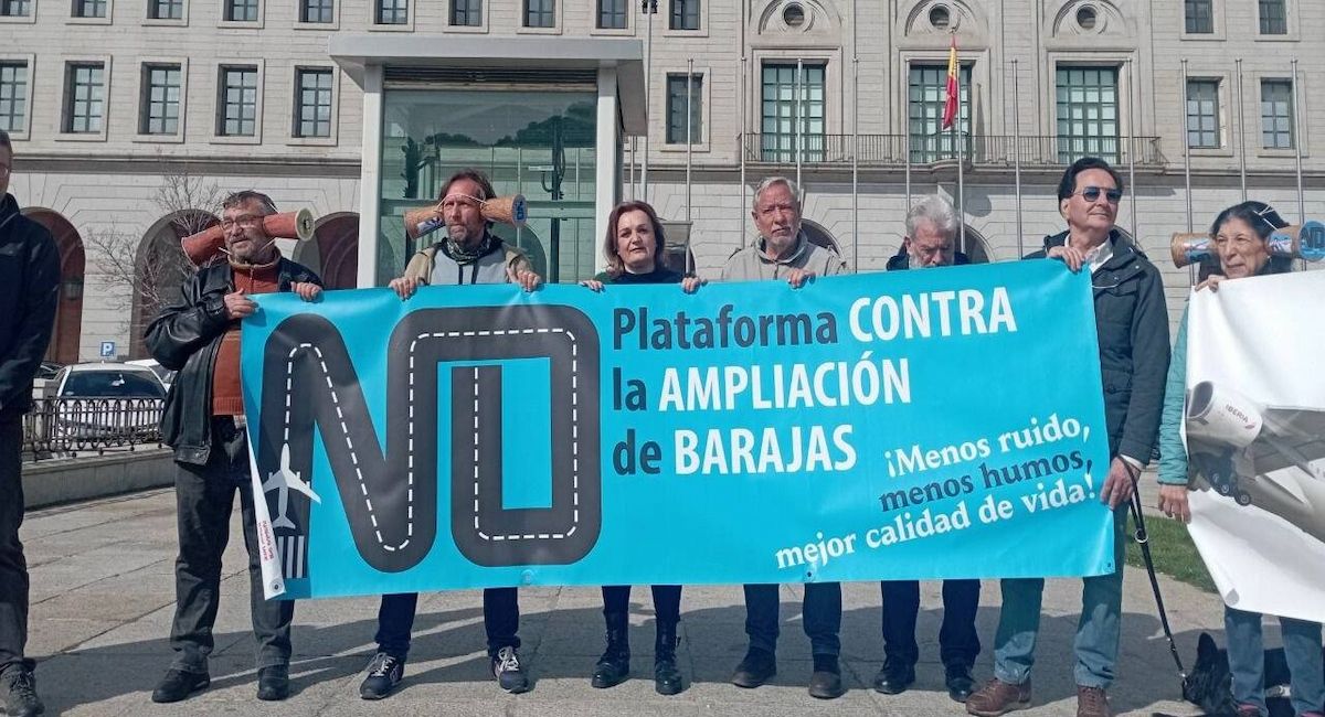 La Plataforma contra la Ampliacion de Barajas sigue reivindicando su derecho a la salud frente a los efectos negativos de la ampliación del aeropuerto. | Foto: Ecologistas en Acción