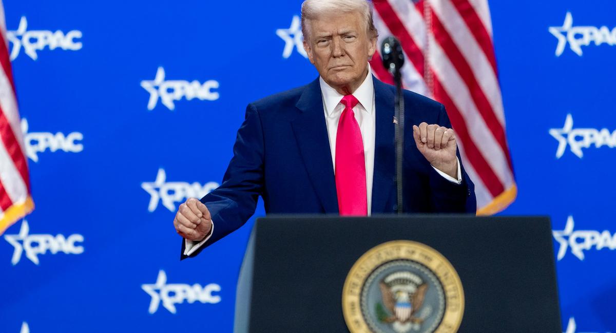 Trump juega con fuego en Ucrania mientras presume de neutralidad