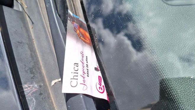 Uno de los panfletos que quedan tras la limpieza por Semana Santa volverá el lunes y nadie lo quitará.
