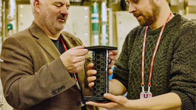A scroll in its 3D printed protective case is prepared for scanning at the Diamond Light Source particle accelerator.Credit Emli Bendixen for Nature A scroll in its 3D printed protective case is prepared for scanning at the Diamond Light Source particle accelerator.Credit Emli Bendixen for Nature