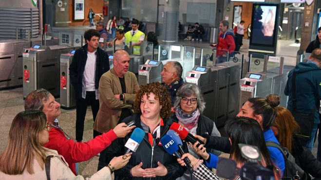 La secretaria general de UGT Madrid, Susana Huertas ha repartido octavillas en la estación de Atocha de Madrid, foto Agustín Millán La secretaria general de UGT Madrid, Susana Huertas ha repartido octavillas en la estación de Atocha de Madrid, foto Agustín Millán