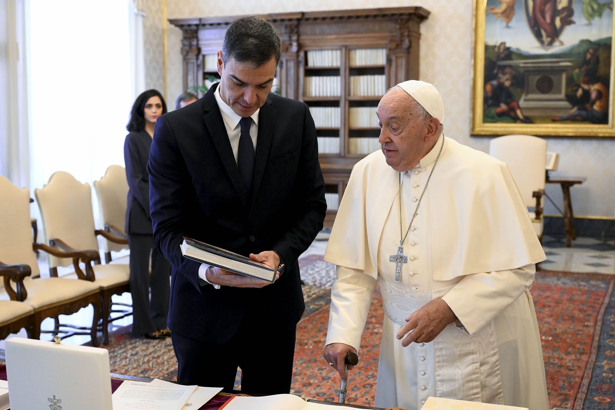 ¿Por qué no va Sánchez al funeral del papa Francisco