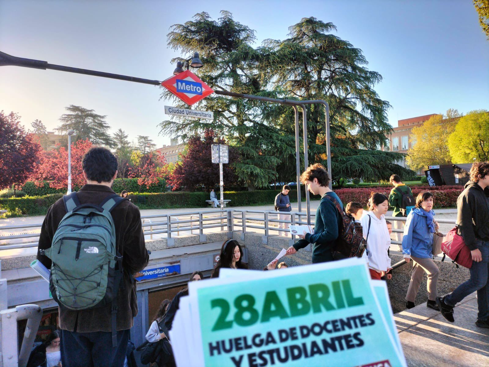 La revuelta silenciosa de las aulas: profesores y estudiantes plantan cara a Ayuso, Sindicato Estudiantes