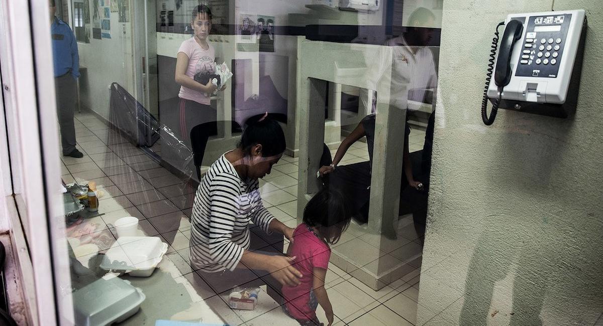 Migrantes centroamericanos en la estación ubicada entre Reynosa, México, y McAllen, Texas, otro foco de deportaciones en una imagen de archivo. | Foto: UNICEF/Adriana Zehbrauskas