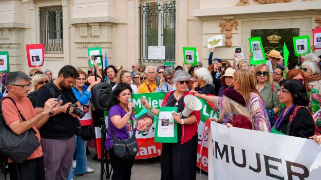 Concentración frente al Congreso en apoyo a las mujeres condenadas a muerte por el régimen iraní, foto Agustín Millán
