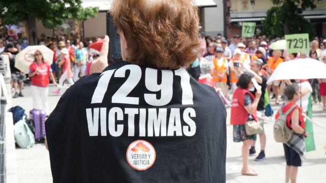 Manifestación en homenaje a los 7291 fallecidos en residencias de ancianos durante la pandemia, este domingo en Madrid. Foto Agustín Millán