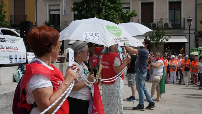 Manifestación en homenaje a los 7291 fallecidos en residencias de ancianos durante la pandemia, este domingo en Madrid. Foto Agustín Millán